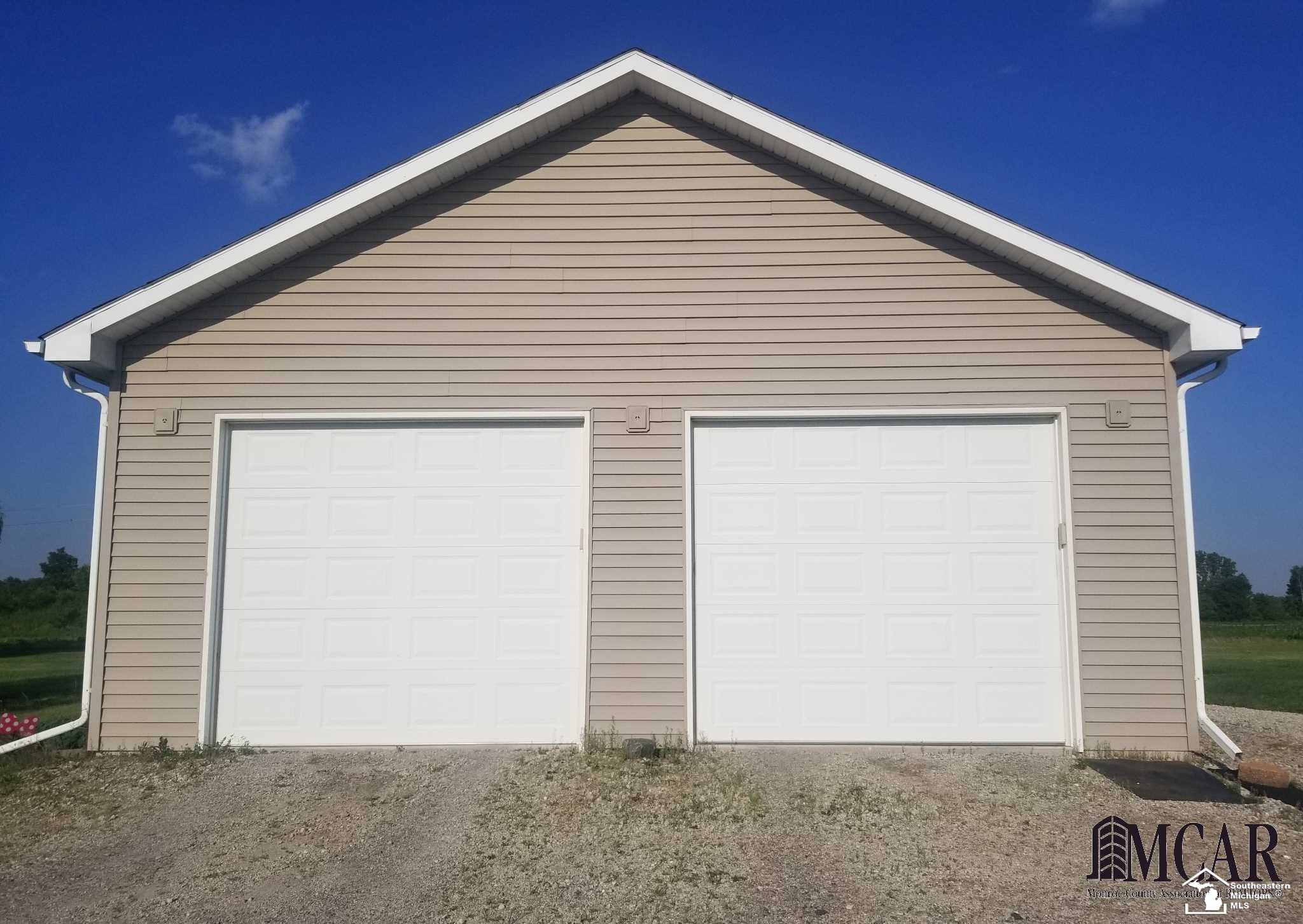 2595 Corkins Road Carleton, MI 48117 - Photo 3 of 18