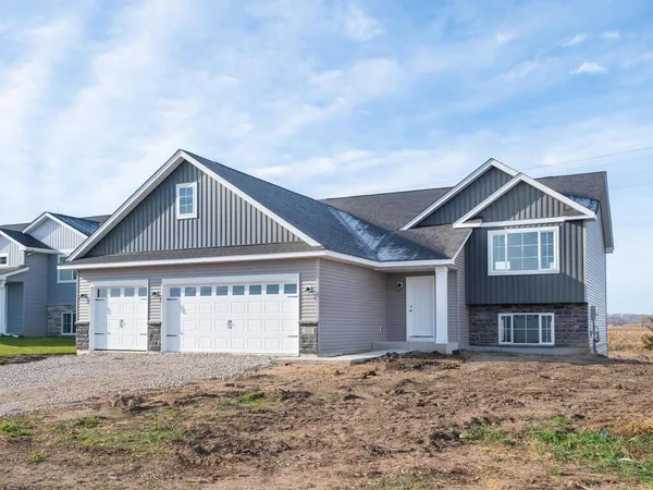 $380,900 | 938 Prestwick Drive, Belle Plaine, MN 56011