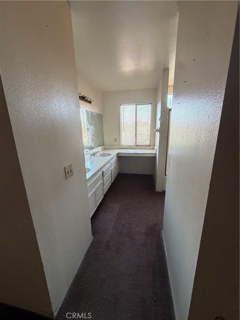 24677 Rugby Lane Moreno Valley, CA 92551 - Photo 17 of 43 Master bathroom - upstairs