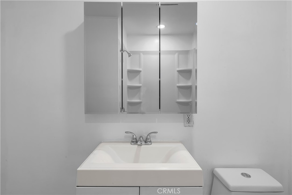 8628 Springer Street Downey, CA 90242 - Photo 19 of 33