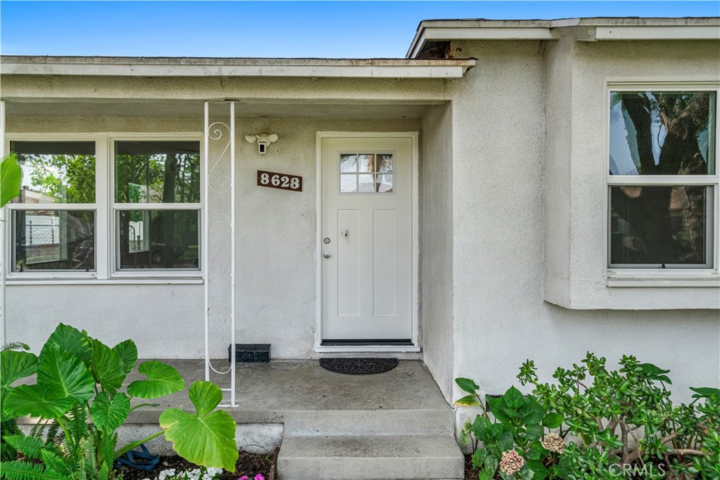 8628 Springer Street Downey, CA 90242 - Photo 3 of 33