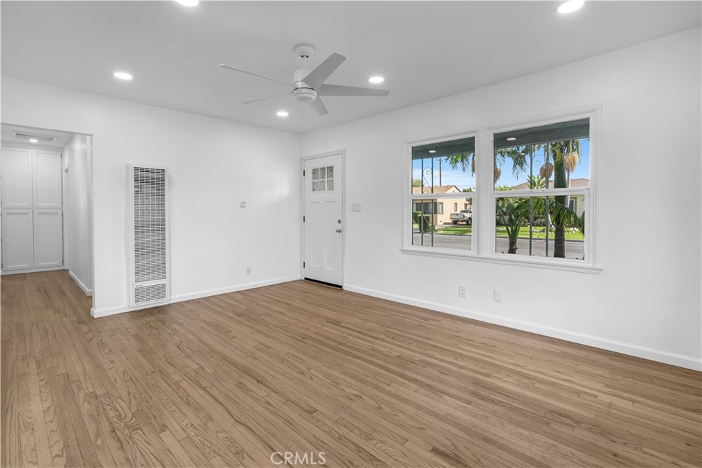 8628 Springer Street Downey, CA 90242 - Photo 6 of 33