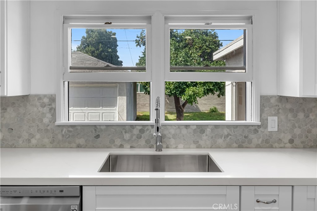 8628 Springer Street Downey, CA 90242 - Photo 7 of 33