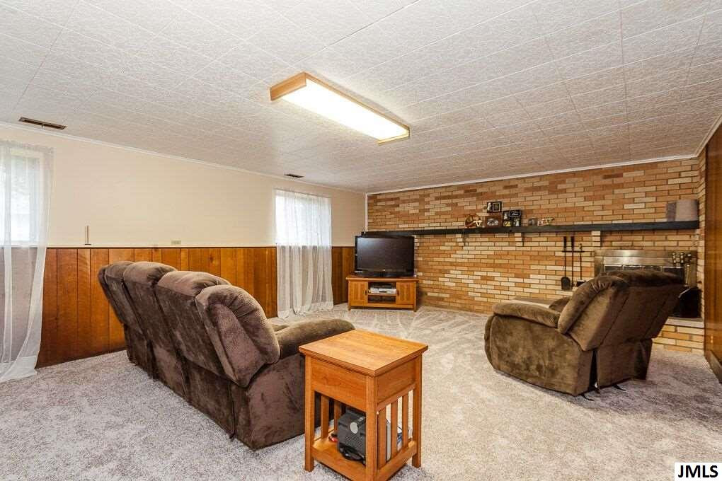 582 Christopher Road Jackson, MI 49203 - Photo 2 of 14 Photo 2