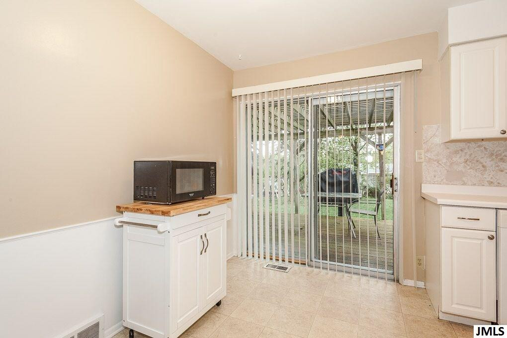 582 Christopher Road Jackson, MI 49203 - Photo 4 of 14 Photo 4