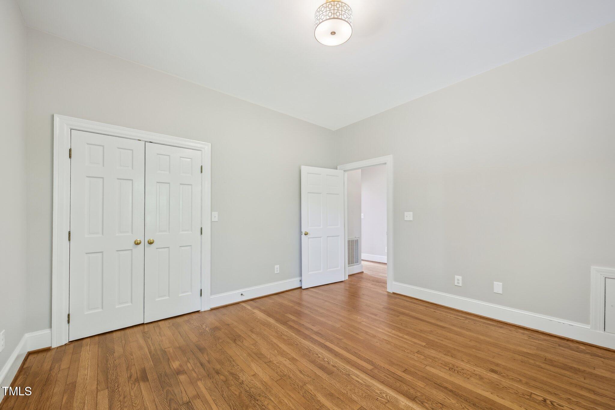 2209 The Circle Raleigh, NC 27608 - Photo 22 of 38 26-web-or-mls-The Cir-1505-026