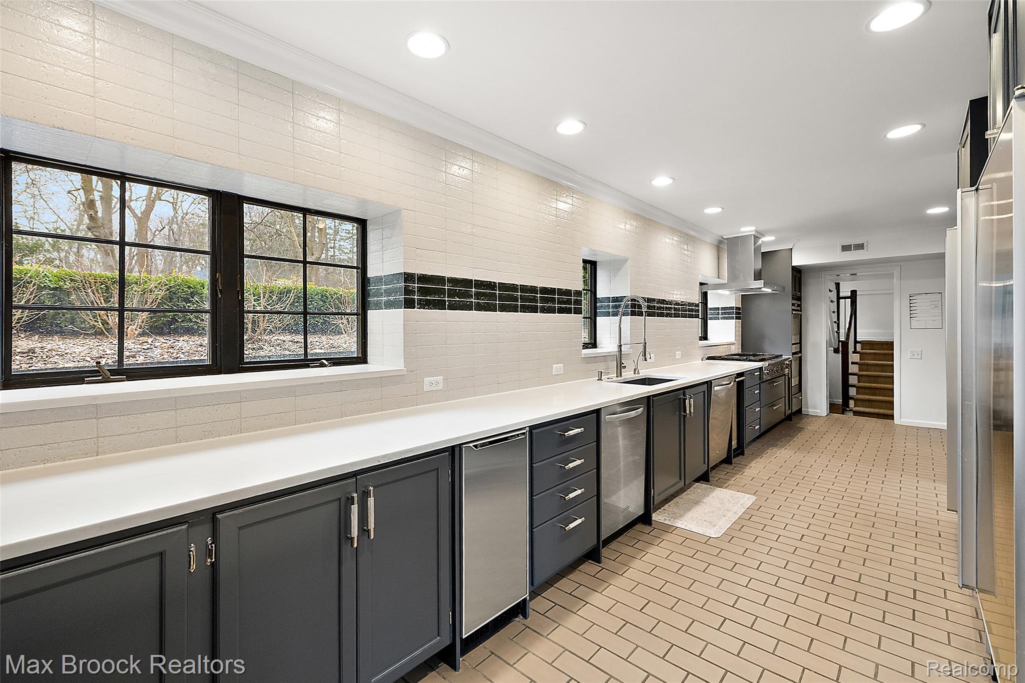 1583 Clarendon Road Bloomfield Hills, MI 48302 - Photo 20 of 73 52-1583 Clarendon-50.jpg