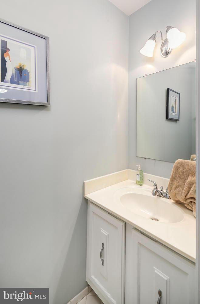7910 Birchtree Court Springfield, VA 22152 - Photo 11 of 24 Powder room