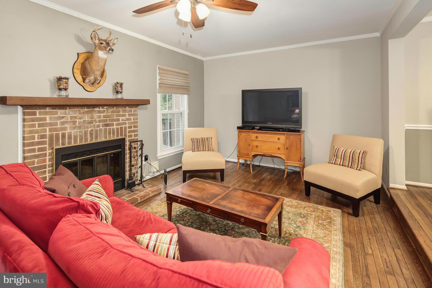 7910 Birchtree Court Springfield, VA 22152 - Photo 4 of 24 Living Room