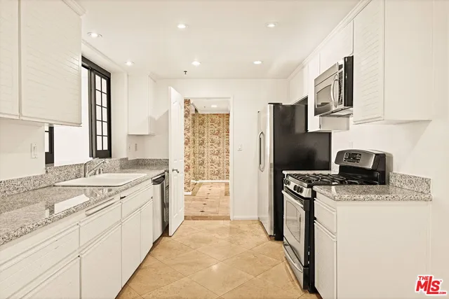 $1,249,000 | 930 North Doheny Drive, Unit 308, West Hollywood, CA 90069