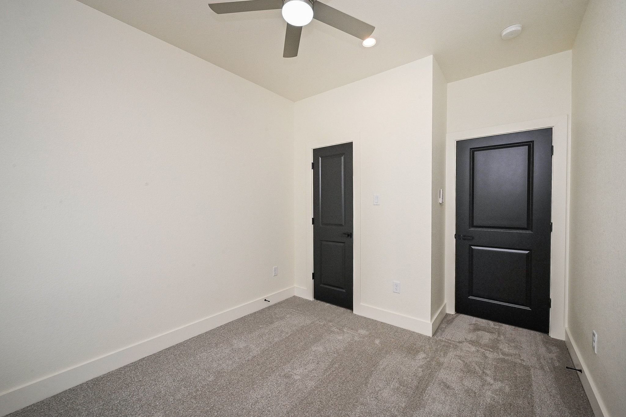 3839 Noah Street, Unit B Houston, TX 77021 - Photo 14 of 19 This room features neutral walls and carpeting, creating a clean and modern look.