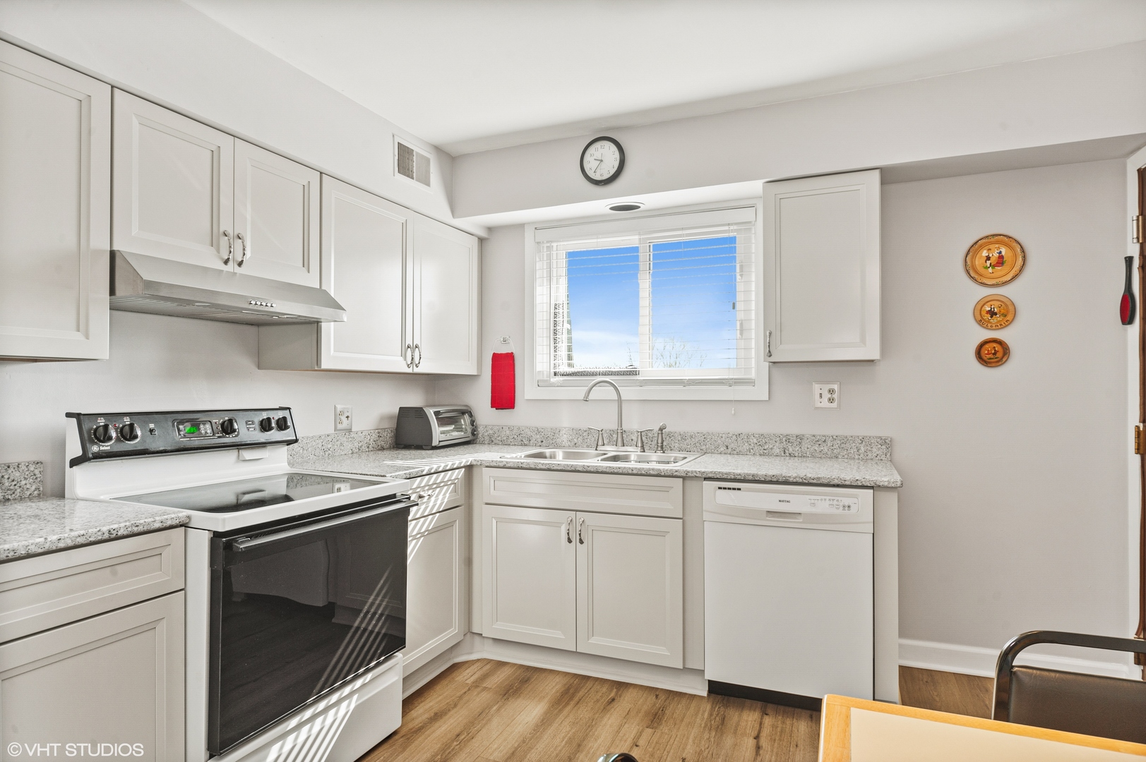 501 McHenry Road, Unit 3B Wheeling, IL 60090 - Photo 2 of 15