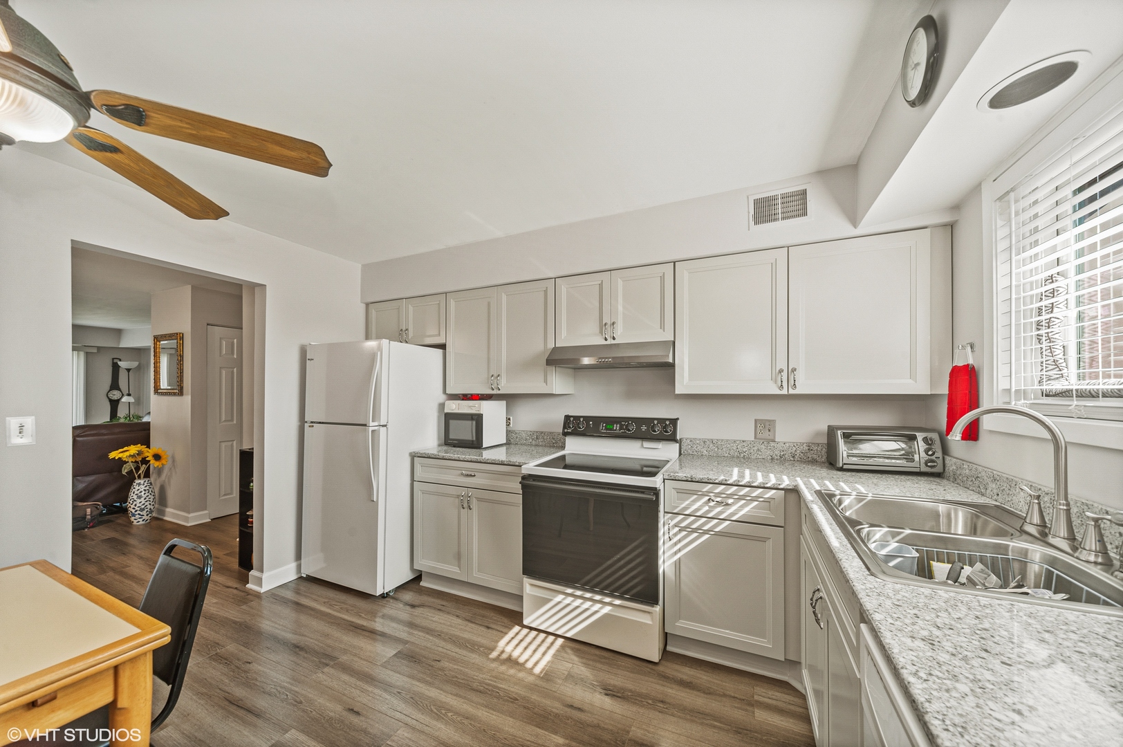 501 McHenry Road, Unit 3B Wheeling, IL 60090 - Photo 4 of 15