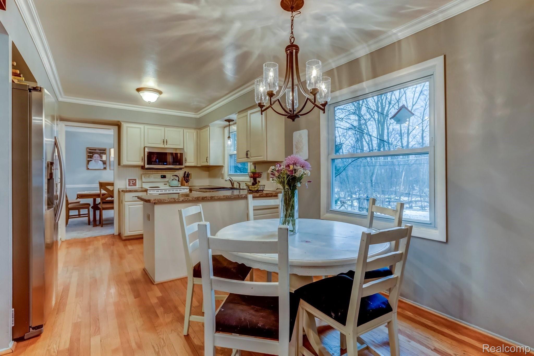 15530 Riverside Drive Livonia, MI 48154 - Photo 9 of 26 15530 Riverside Drive, Livonia, MI-11.jpg-SMALL