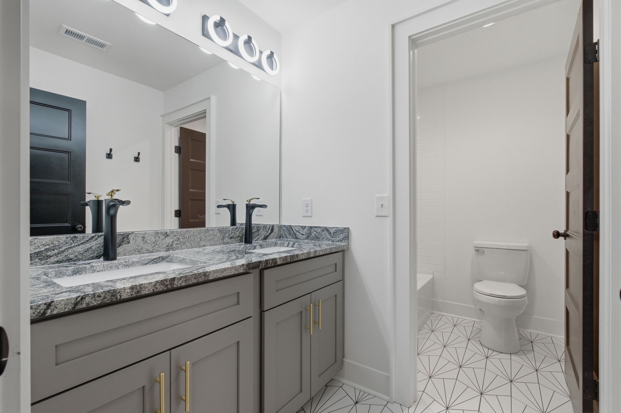 1084 Garton Road Burns, TN 37029 - Photo 35 of 60