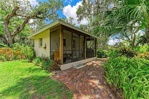 $810,000 | 3217 Oak Grove Drive, Sarasota, FL 34243