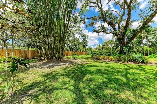 $810,000 | 3217 Oak Grove Drive, Sarasota, FL 34243