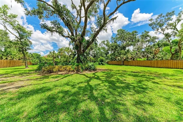 $810,000 | 3217 Oak Grove Drive, Sarasota, FL 34243