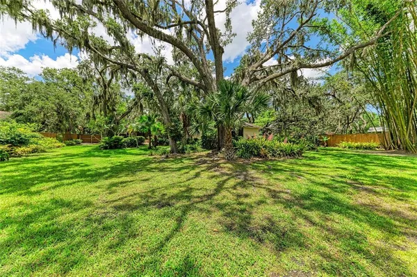 $810,000 | 3217 Oak Grove Drive, Sarasota, FL 34243