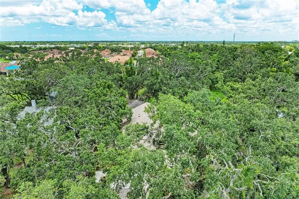$810,000 | 3217 Oak Grove Drive, Sarasota, FL 34243