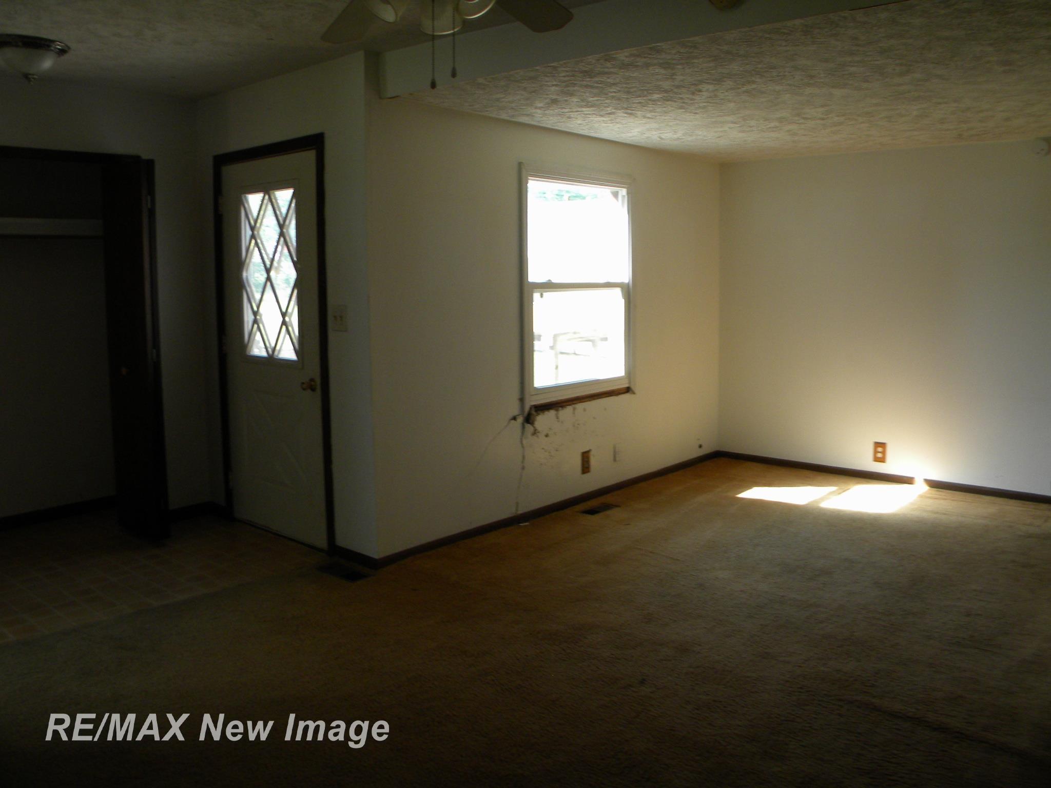 266 East Henderson Road Owosso, MI 48867 - Photo 6 of 20 50125339-5.JPG