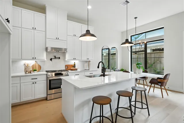 $827,999 | 1711 Bologna Lane, Houston, TX 77055