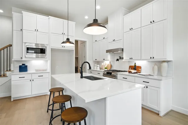 $827,999 | 1711 Bologna Lane, Houston, TX 77055