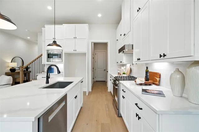 $827,999 | 1711 Bologna Lane, Houston, TX 77055