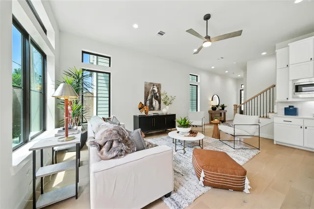 $827,999 | 1711 Bologna Lane, Houston, TX 77055