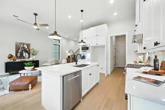 $827,999 | 1711 Bologna Lane, Houston, TX 77055