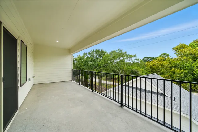 $827,999 | 1711 Bologna Lane, Houston, TX 77055