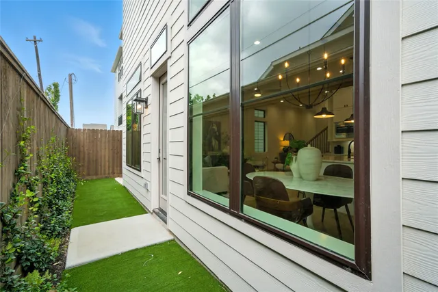 $827,999 | 1711 Bologna Lane, Houston, TX 77055