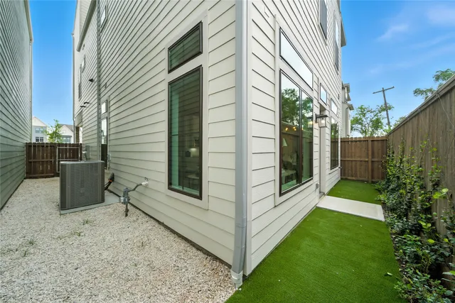 $827,999 | 1711 Bologna Lane, Houston, TX 77055