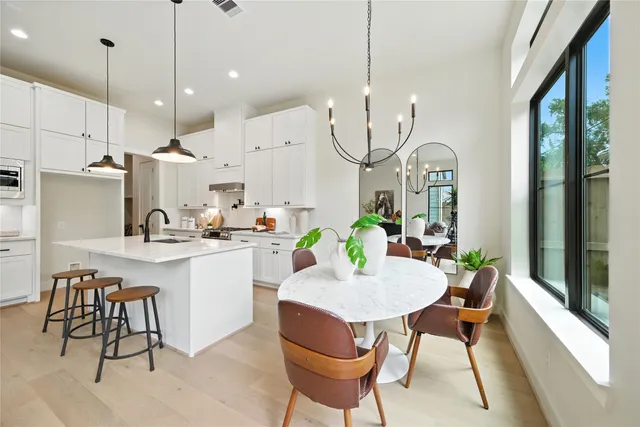 $827,999 | 1711 Bologna Lane, Houston, TX 77055