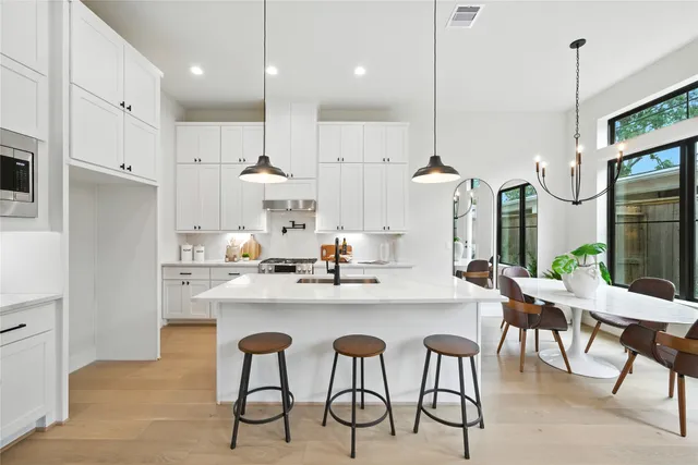 $827,999 | 1711 Bologna Lane, Houston, TX 77055