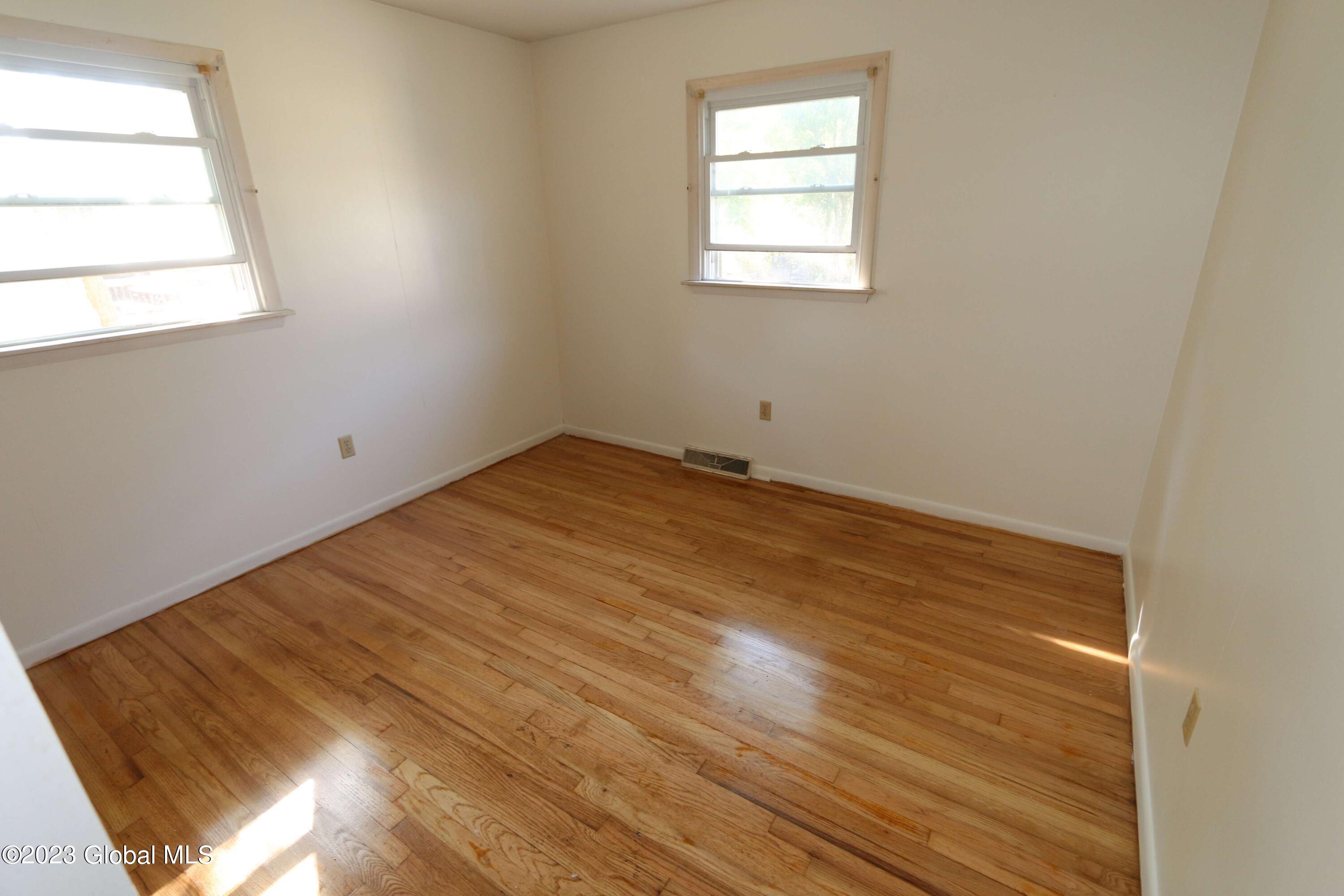 39 South Westcott Road Rotterdam, NY 12306 - Photo 17 of 22 9