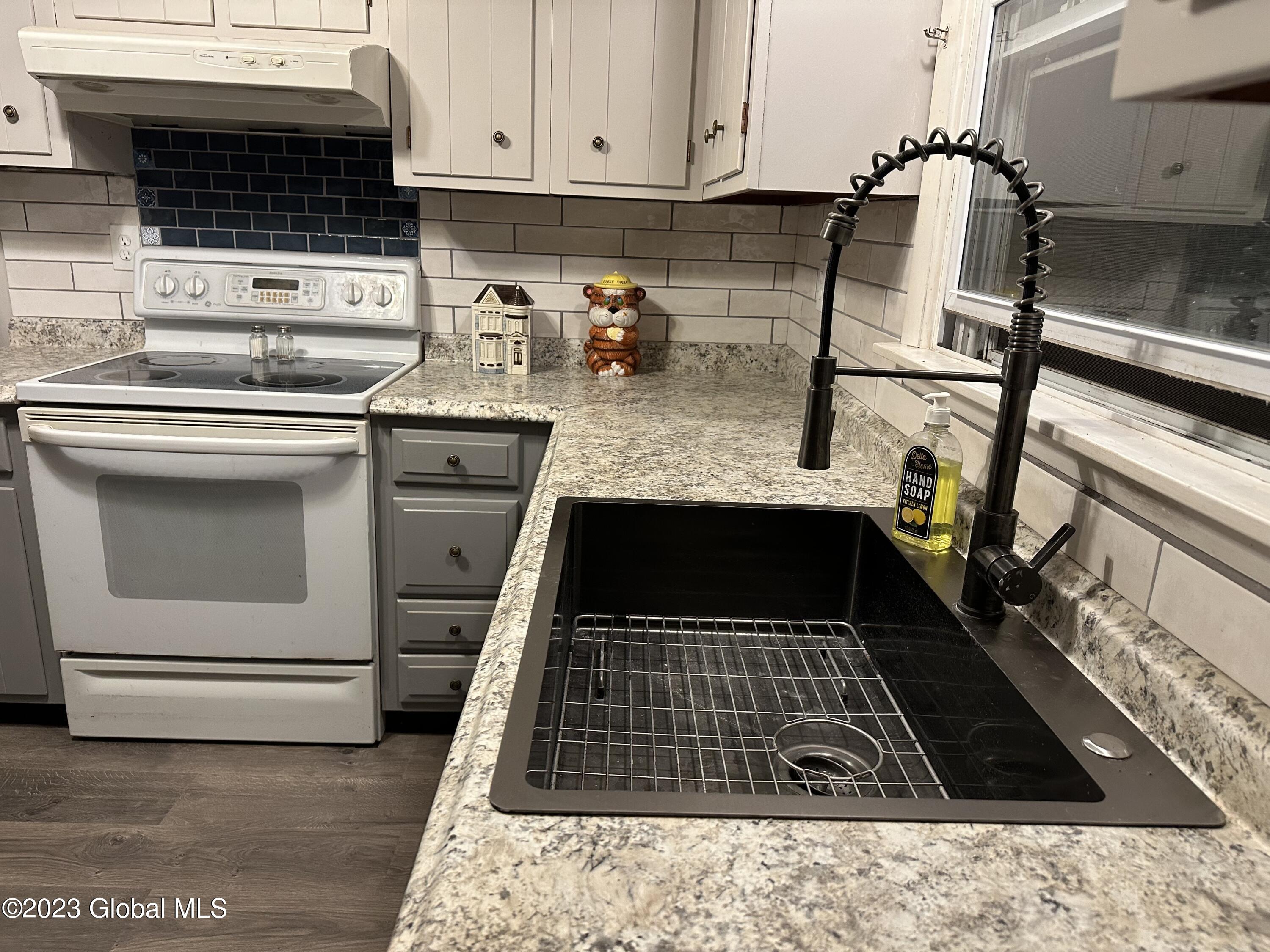 39 South Westcott Road Rotterdam, NY 12306 - Photo 8 of 22 image_6487327