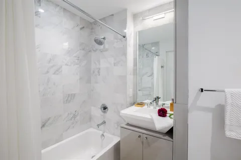 $6,795 | 1050 6th Avenue, Unit 18A | Midtown South