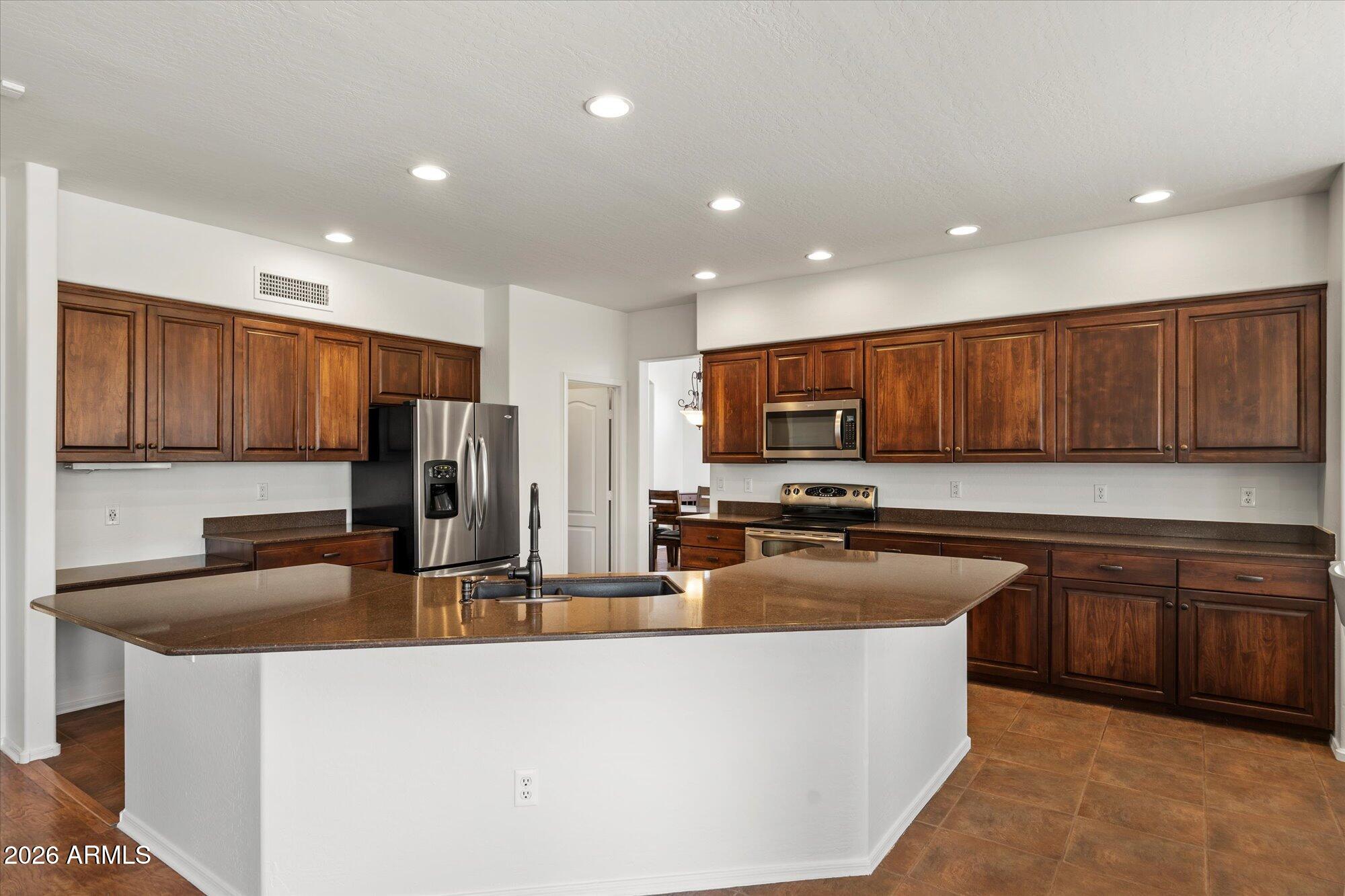 22005 North 43rd Place Phoenix, AZ 85050 - Photo 23 of 57 Kitchen