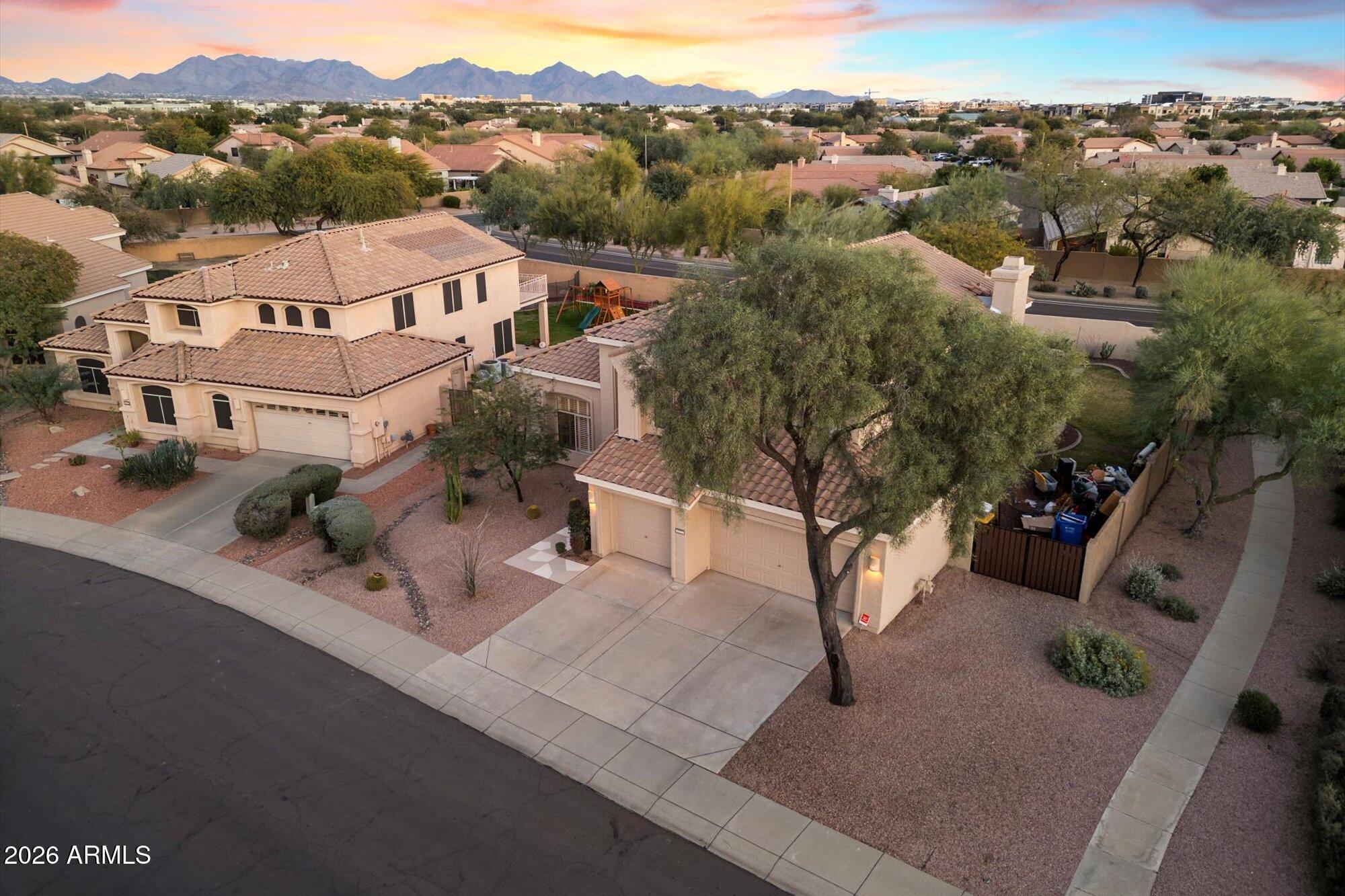 22005 North 43rd Place Phoenix, AZ 85050 - Photo 4 of 57 Top