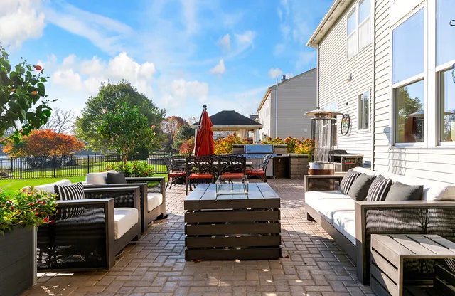 $719,900 | 25040 West Prairie Grove Drive, Plainfield, IL 60585