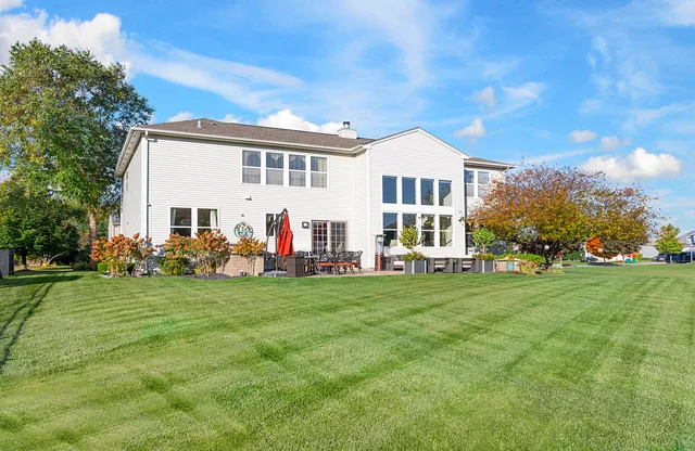 $719,900 | 25040 West Prairie Grove Drive, Plainfield, IL 60585