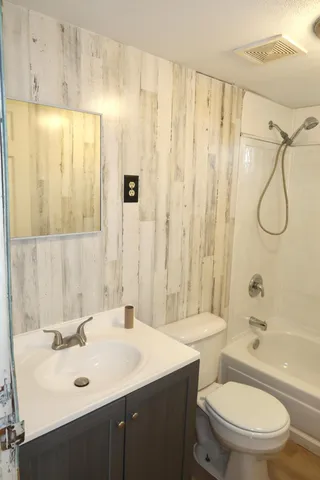 $54,900 | 17373 North Creek Drive, Lakeville, MN 55024