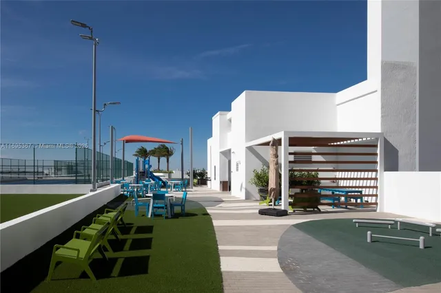 $1,100,000 | 16385 Biscayne Boulevard, Unit 1615, North Miami Beach, FL 33160