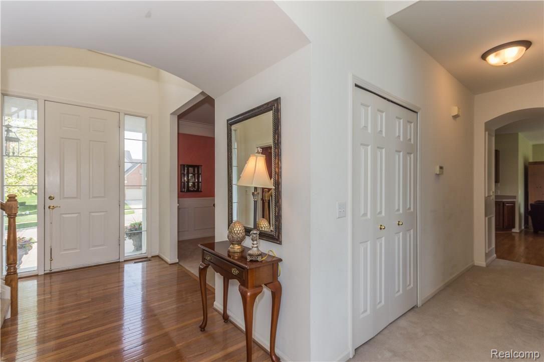 1261 Putnam Circle Rochester, MI 48307 - Photo 9 of 42 1261 Putnam-16.jpg