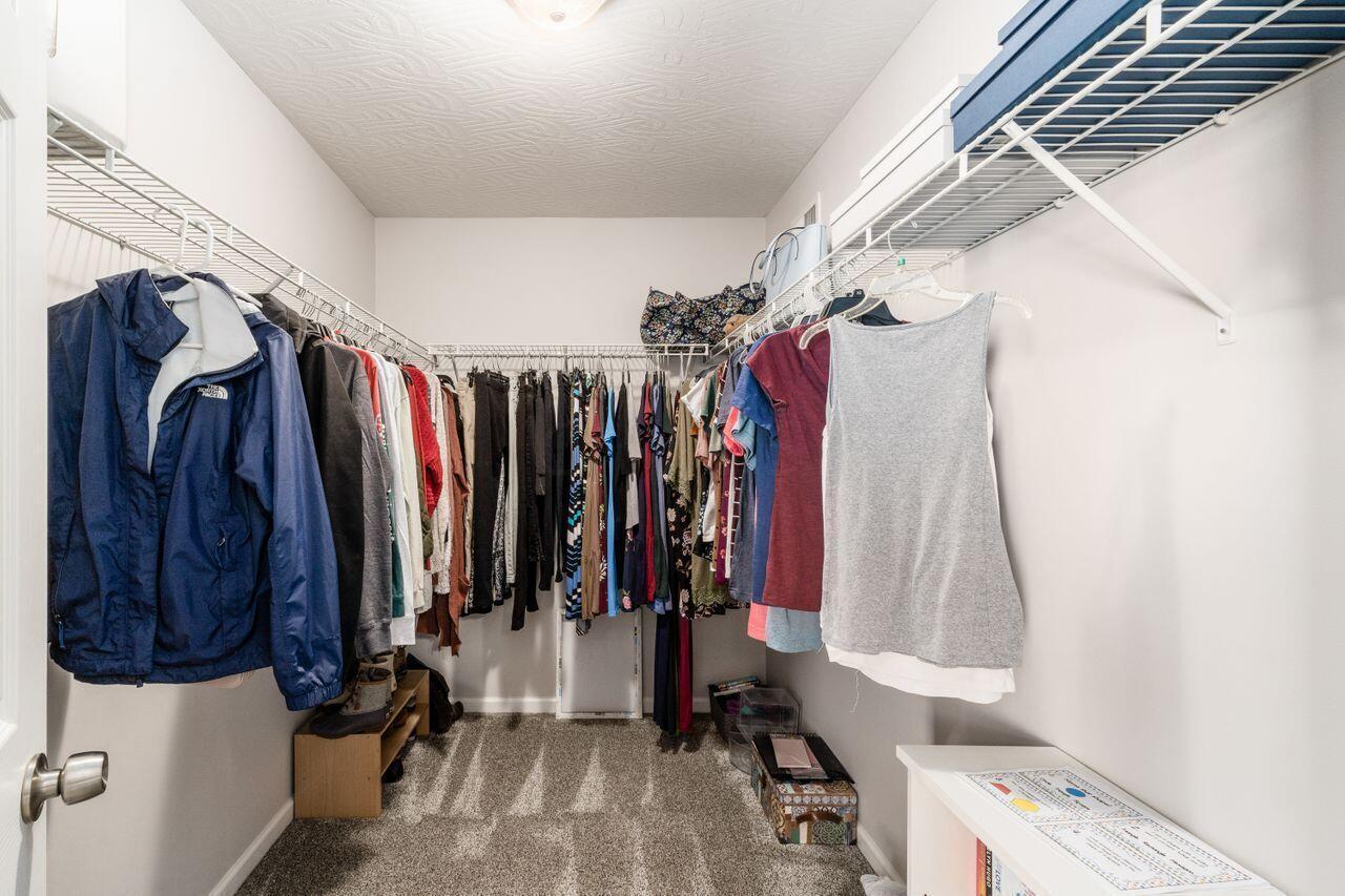 2034 Ravine Way Reynoldsburg, OH 43068 - Photo 18 of 35 Walk in closet