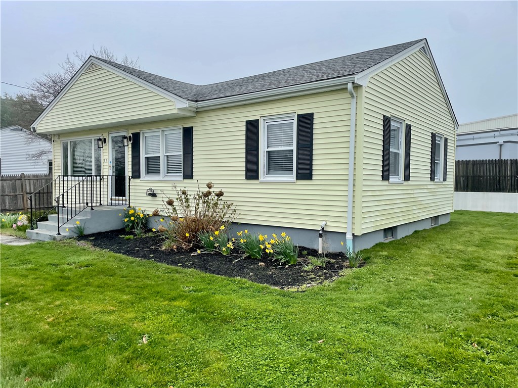 31 Rosedale Terrace Middletown, RI 02842 - Photo 2 of 20