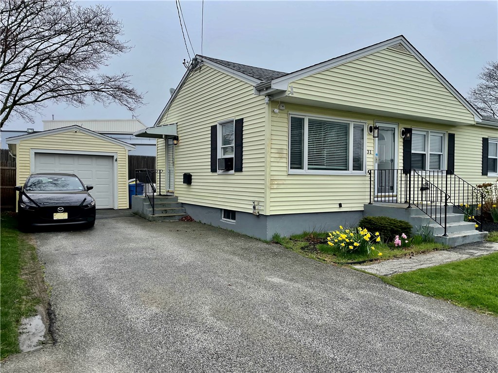 31 Rosedale Terrace Middletown, RI 02842 - Photo 3 of 20