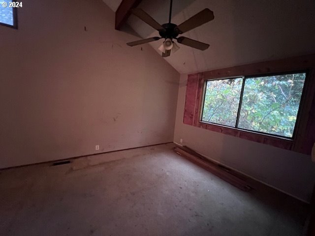 2890 Warren Street Eugene, OR 97405 - Photo 19 of 46 an empty room with a window