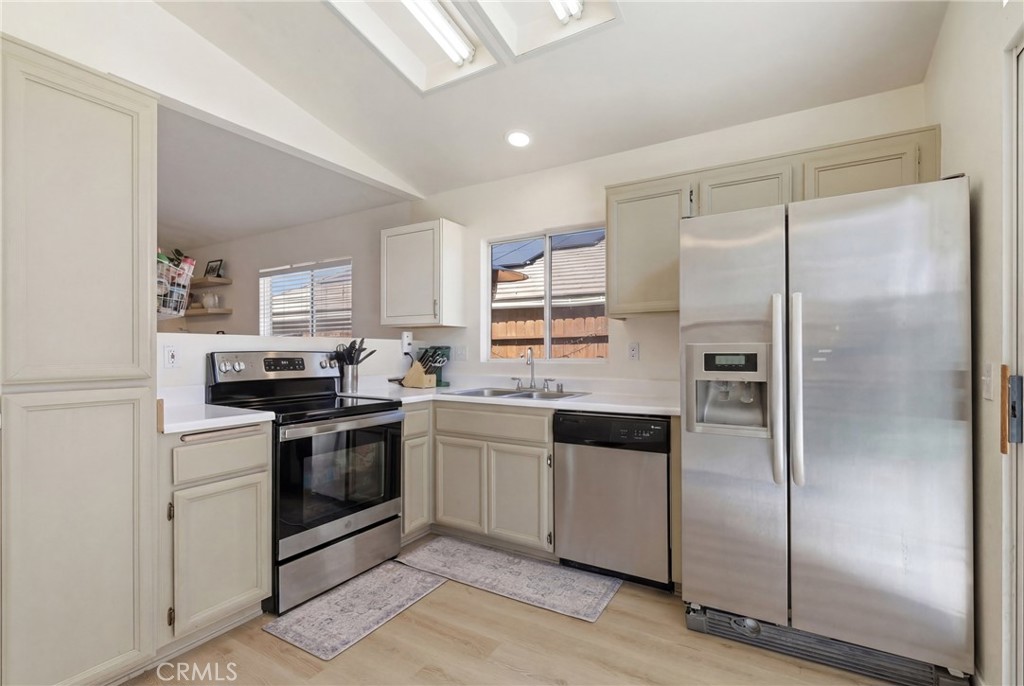 44462 Cayenne Trail Temecula, CA 92592 - Photo 8 of 28 KITCHEN #2